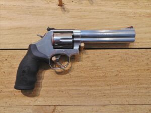 Smith & Wesson 686 Distinguished Combat Magnum .357Mag