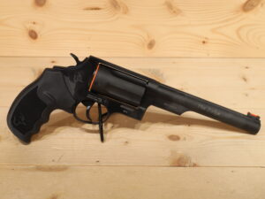 TAURUS JUDGE REVOLVER 45LC/410
