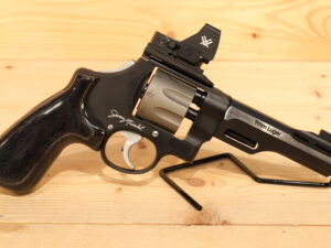 Smith & Wesson - S&W 327 9x19mm