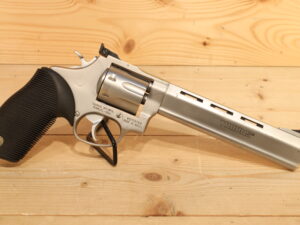 TAURUS Tracker 17HMR