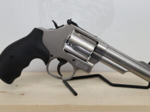 Smith & Wesson - S&W 69 44 MAGNUM