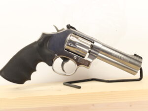 Smith & Wesson - S&W 617-6 22LR