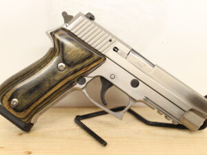 SIG ARMS P220  45ACP